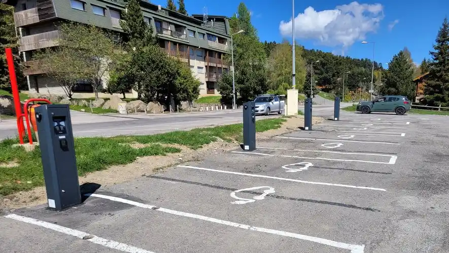Nouvelles bornes de recharge voiture électrique Pyrénées 2000